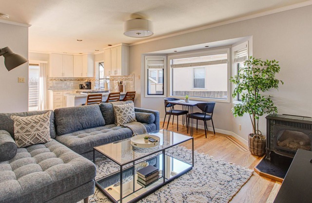 Furnished 3BR Home in S San Francisco w/ Parking