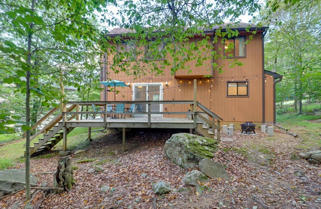 Furnished Deck & Game Room: Cabin in Tobyhanna