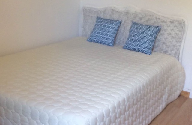 FURNISHED ROOM with PRIVATE BATHROOM