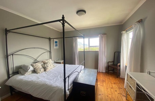 Fynbos Lodge - a fynbos beach house