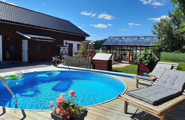 Gårdslägenhet vid Göta Älv nära Göteborg