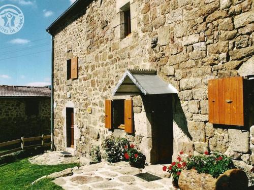 Gîte Authentique en Campagne avec Cheminée, Wifi, Terrasse et Jardin, Près du Ski et VTT - FR-1-496-96