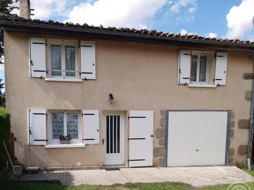 Gîte confortable à Saint-Jean-la-Vêtre avec animaux acceptés - FR-1-496-248