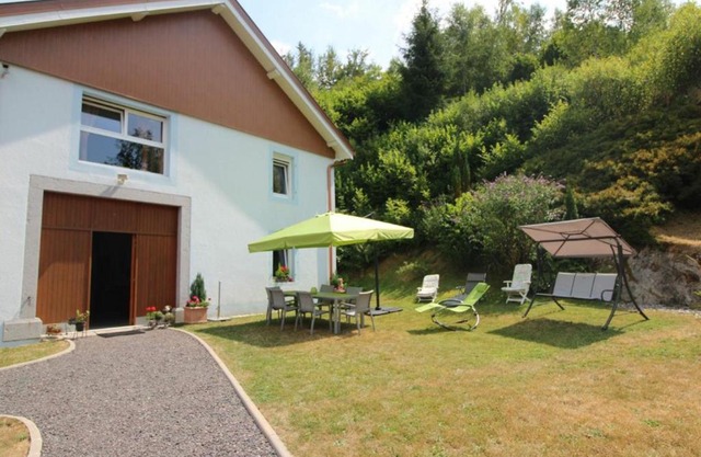 Gîte Confortable en Pleine Forêt avec Étang, Idéal pour Familles et Amis - FR-1-589-154