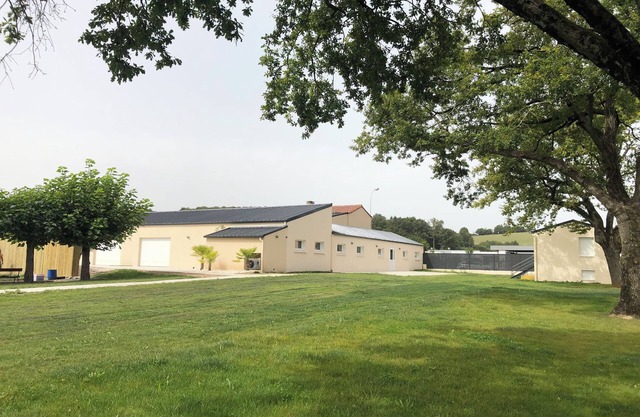 Gîte de Groupe 35 Couchages de 950 m² Chauffés Avec Piscine et spa Intérieur