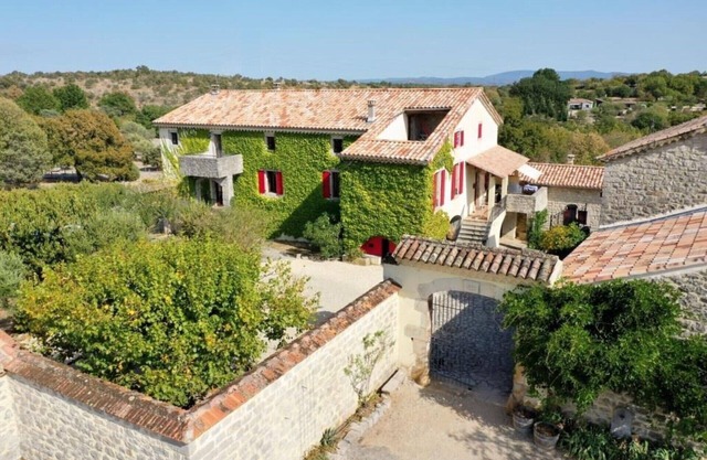 Gîte l'ESCOUSSOU* 130m², 6p, 4ch, quiet, nature, heated pool, south Ardèche