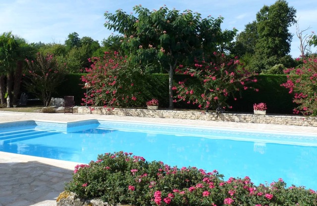 Gîte 5 persons, heated swimming pool, near Royan