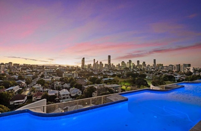 Gabba Oasis - Luxury 3BR Apt & Pool
