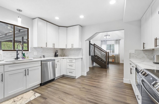 "Gainesville Oasis: Luxury 4-Bed Pool Home with Pet-Friendly Acre!" 🌳🏊‍♂️🐶🌟