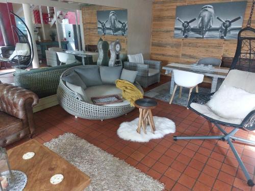 Gallery Guesthouse (La Sky Villa)