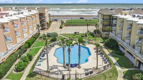 Galveston Condo With Resort Amenities - Sleeps 5