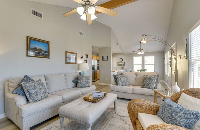 Galveston Getaway: Spacious Home < 1 Mi to Beaches