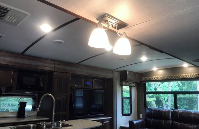 Game Day- Parent Weekend- RV for rent minutes from Auburn University.