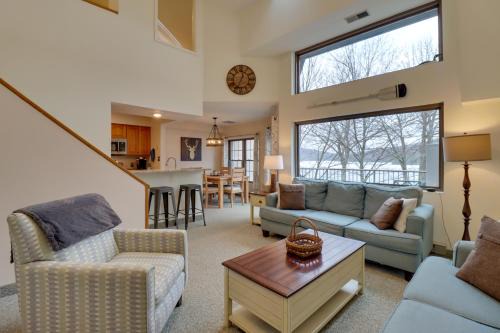 Game Room and BBQ Waterfront Lake Harmony Condo!