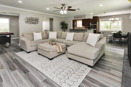 Game Room & Golf Nearby