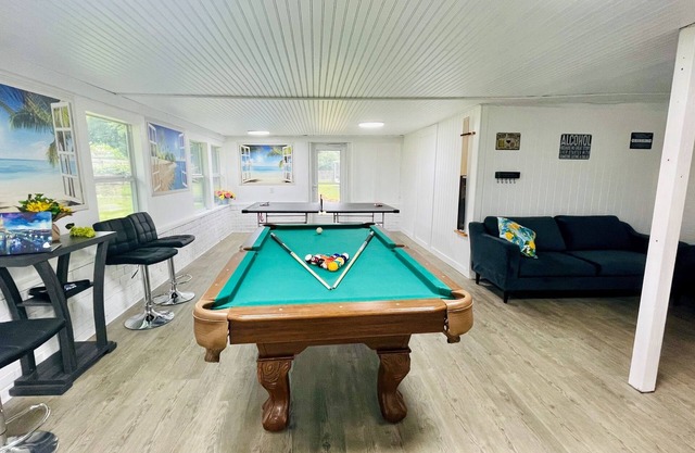 GAme ROom, Sleep 12, Huge Back Yard, Beach - C
