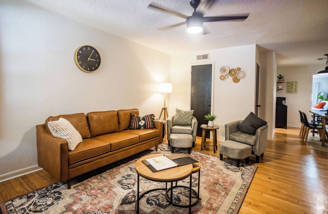 Gameroom/Fireplace/Bar/Backyard/Pet Friendly- Home in Adventure District of OKC