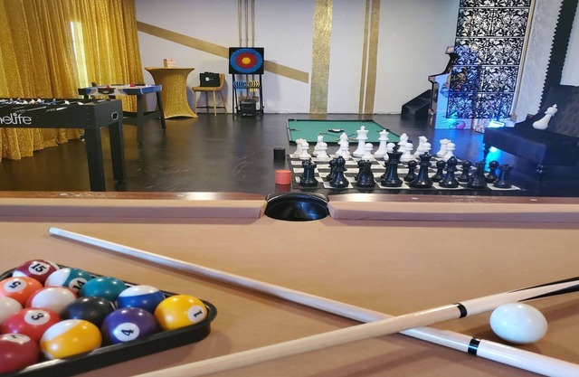 GAMES & SUITE- Private Entrance, Suite & Gameroom