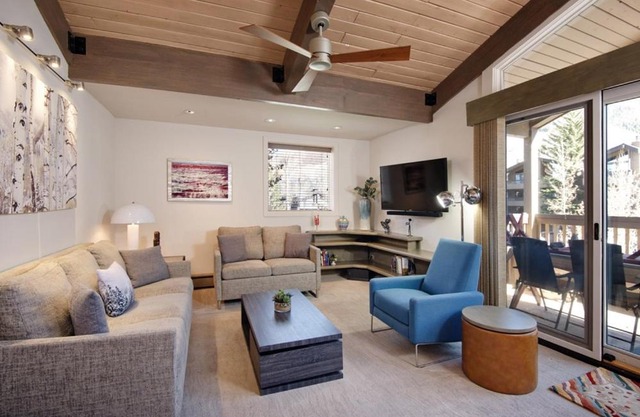 Gant Unit K301, A resort condo w/fireplace, upgraded kitchen, A/C, views from every room