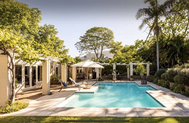 Garden Cottage in tranquil leafy Constantia with Solar backup