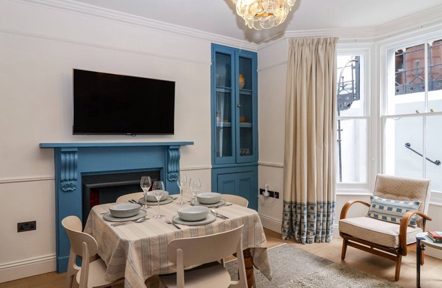 GARDEN FLAT ON THE HOE - TAMAR, family friendly in Plymouth