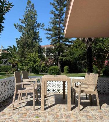 Garden Haven 100m from the Sea