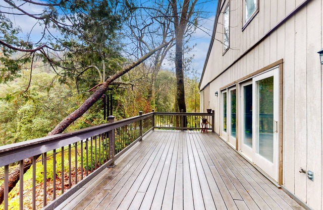 Garden-surrounded stay with fireplace, balcony, smart TVs, W/D, & central AC