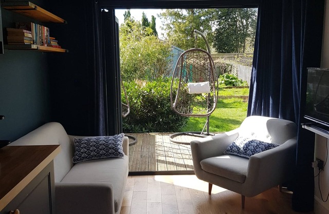 GardenRoom apartment near the Oxford and the JR