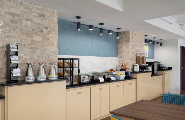 Garner Hotel August West by IHG