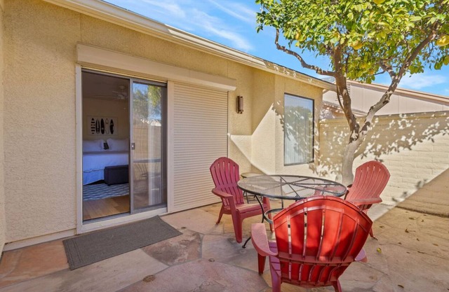 Gated Oasis: Garage, Resort Pool & Spa, Ultra-Fast WiFi by I-10/Grant