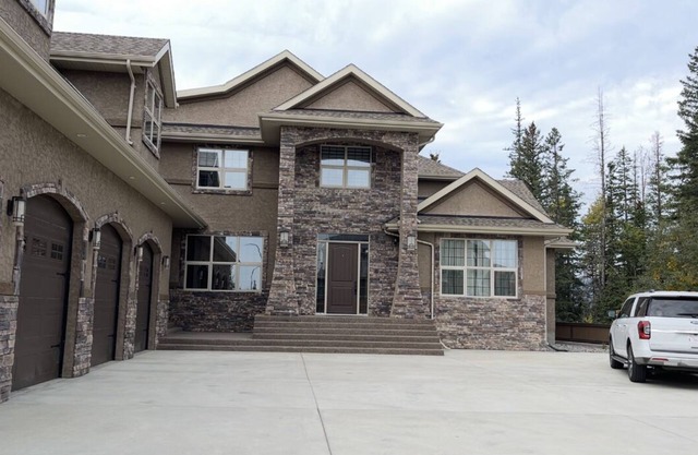 Gateway for Jasper Vacations in an Oversized Luxury Royal Mansion at Hinton