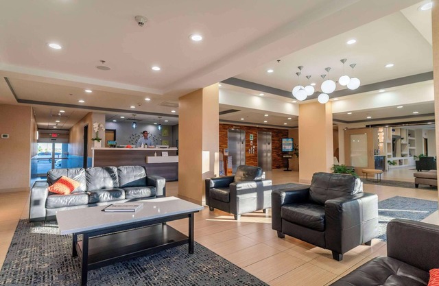 Gateway Hotel & Suites, an Ascend Collection Hotel