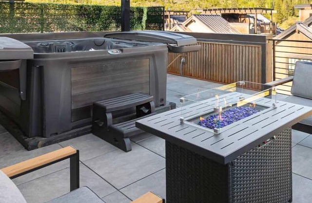 Gather & Glow | Spacious Hot Tub Game Room
