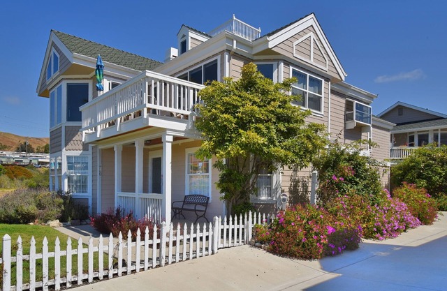 Gathering Place overlooking beach, pier, and downtown Cayucos