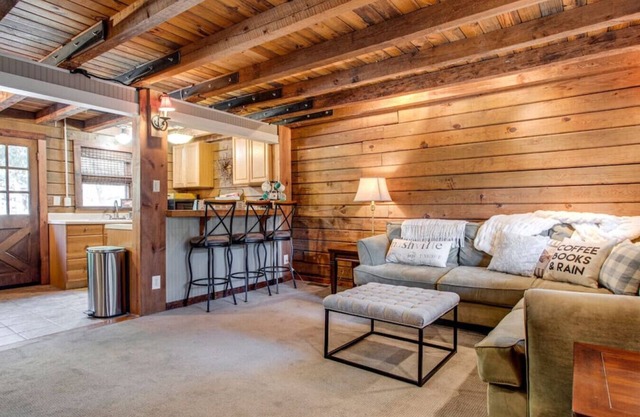 Gatlinburg-Style Cabin w/Fire Pit Near Franklin