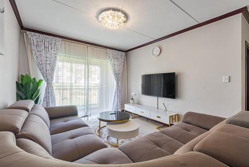 Gem in Fourways , Modern 2-Bed Apartment