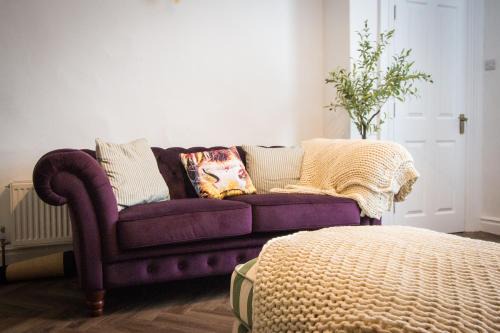 Generous Holmfirth Home Near Trails and Town Sleeps 5