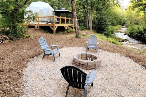 Geodome Nature Escape, Creekside, WIFI & Hot Shower