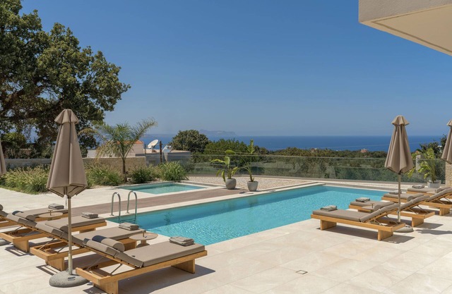 Georgia Villa - With Heated Pool