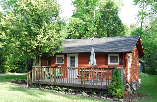 Get away from it all at this charming updated cottage!