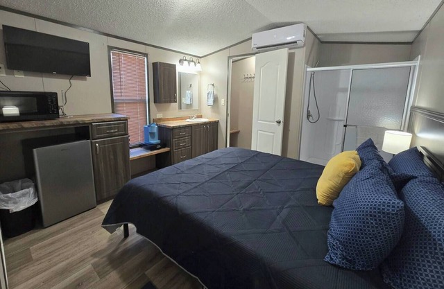 Get Hooked on Lake Fork-Waterfront-With boat ramp