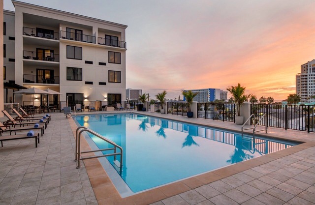 Get Ready for Adventure! 2 Comfortable Units, Rooftop Bar, Onsite Restaurant