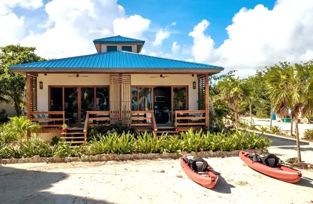 Getaway Deal Private Estate Oasis with Staff by ALOM
