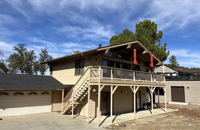Getaway To This Relaxing, Comfortable Home With Internet! Pet Friendly