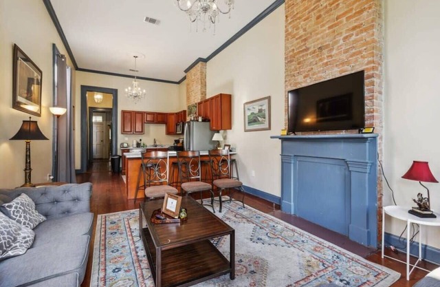 Gigantic Historic 8br Home- Close to Streetcar