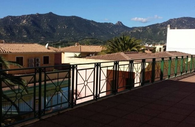 Giovy's house (THE HILLS. Residence with swimming pool)