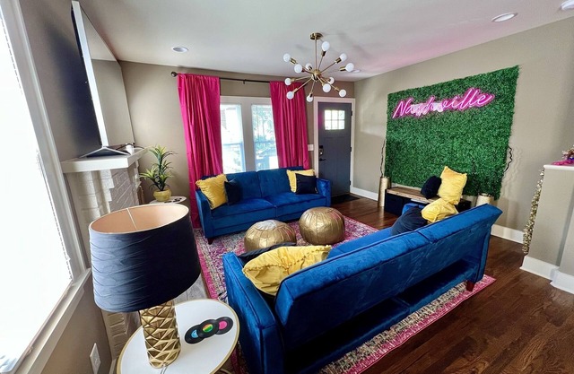 Girls' Getaway: Charming 6-Person House, 5 Miles to Downtown!