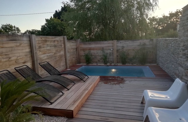 GITE 8 persons 15 min walk from the beach with swimming pool and spa