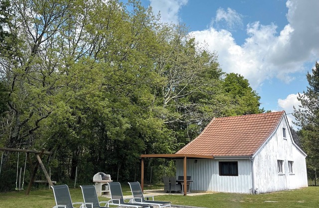 Gite Périgord 4prs private swimming pool enclosed land 4 km from Monpazier calm