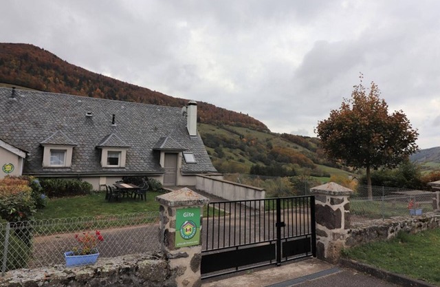 Gite Saint-Paul-de-Salers, 2 bedrooms, 4 persons
